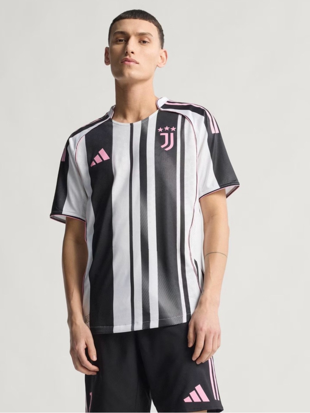 adidas Juventus 25/26 Home Authentic
Jersey